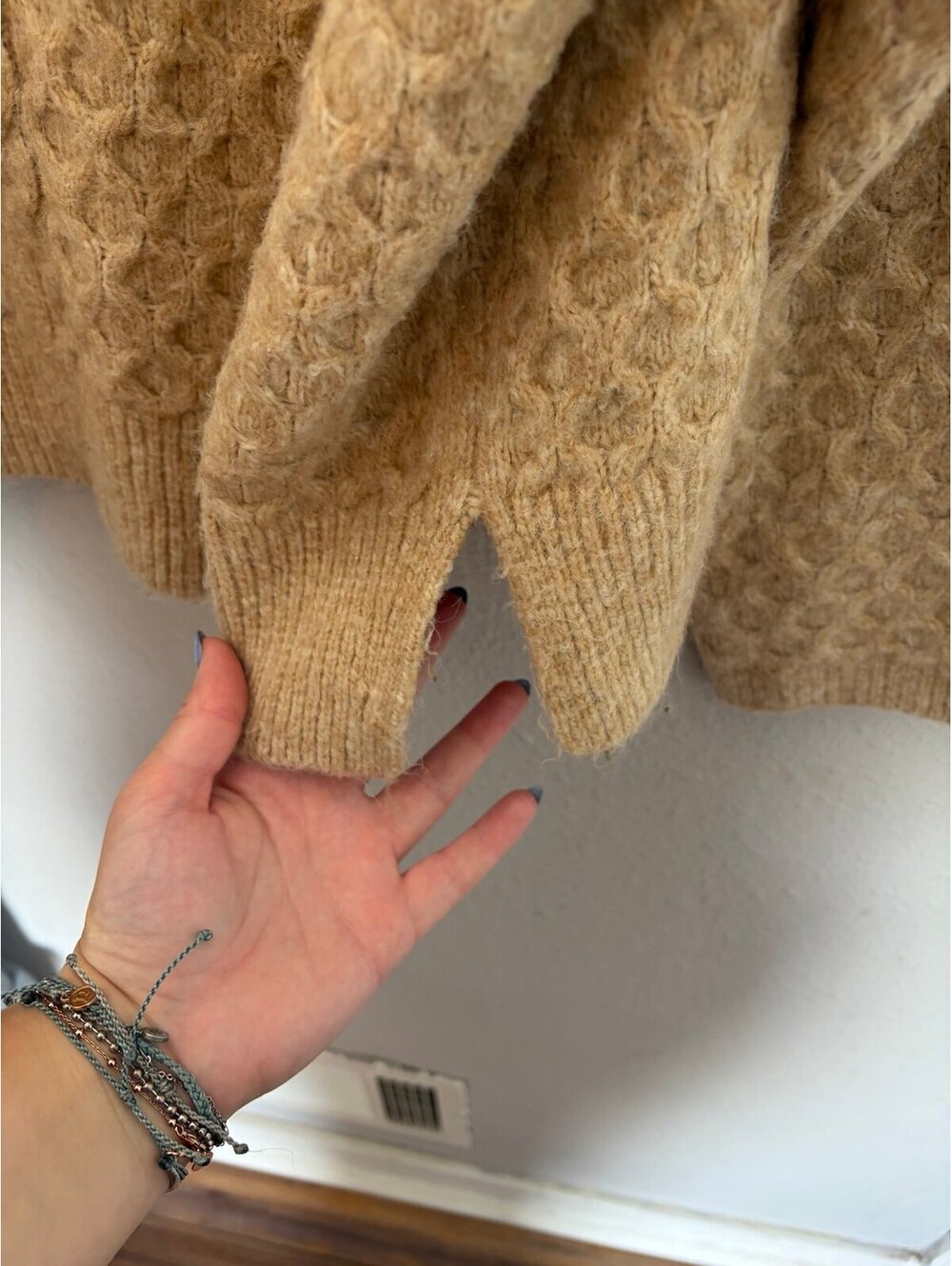 Abercrombie & Fitch cable knit collared sweater beige size L. Very soft - Picture 4 of 5